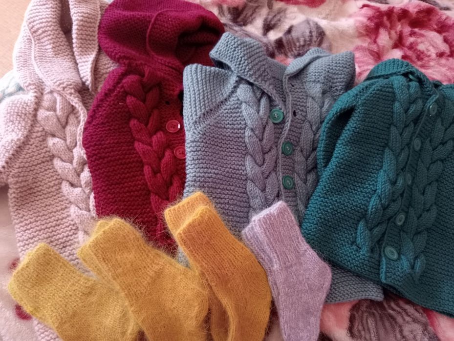 Вязаные кофточки с капюшоном