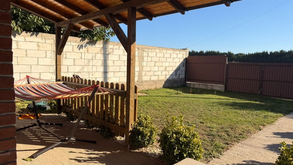 Casă de vânzare - zona Sat Costi