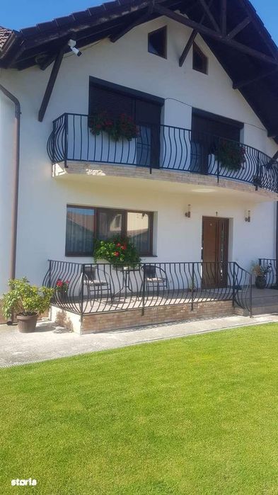 Vilă elegantă în Vlădești – locație liniștită, la 7 km de oraș