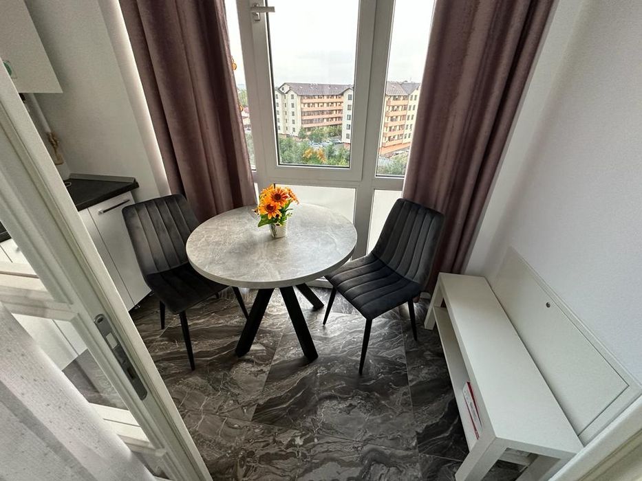 Inchiriez apartament