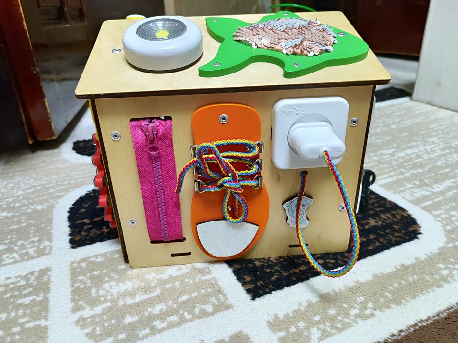 Продам бизиборд для детей