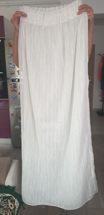 Vand perdele aproape noi