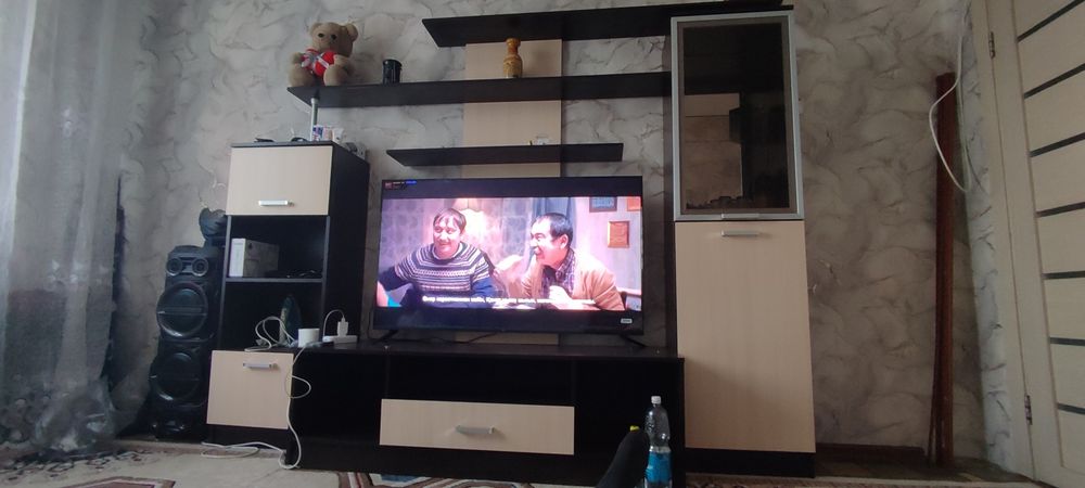 Срочно продам уголок хорошом состояние