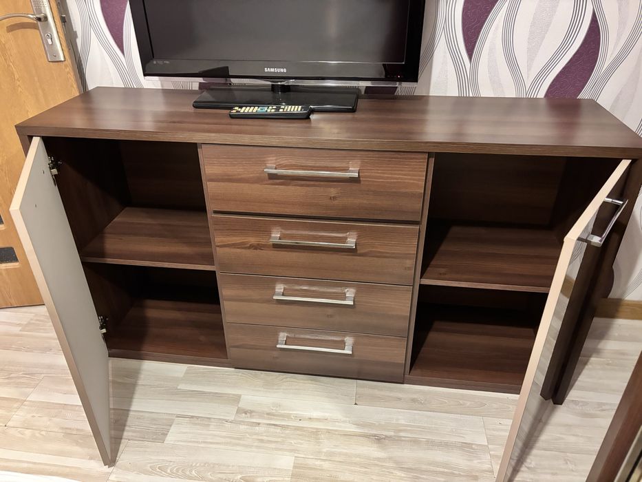 Vând dulap și comodă- ridicare și demontare personală