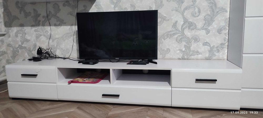 Продам горку в гостинную