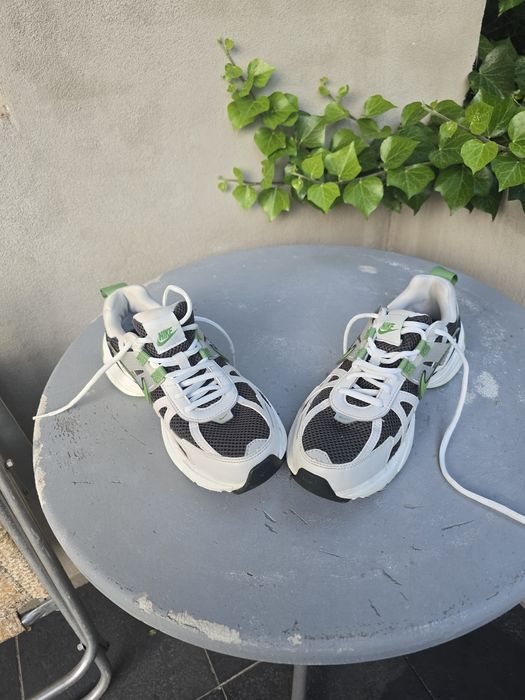 Обувки  Nike V2K