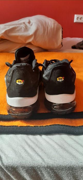 Adidasi nike air vapormax plus originali marime 40 25 cm impecabili