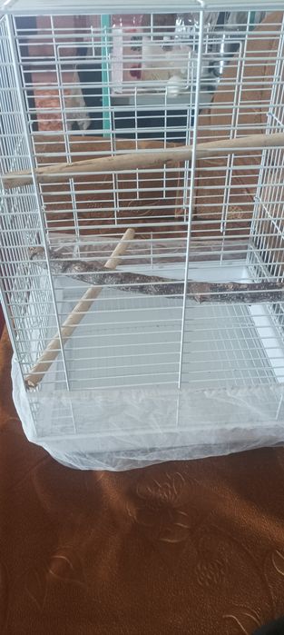 Продам большую клетку для попугаев