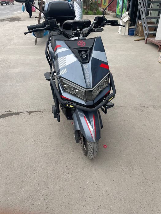Skuter sotiladi 1.500w akumlatori narxi 540$