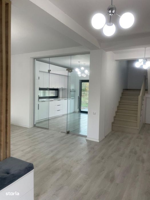 Casă de închiriat, 5 camere, garaj, curte