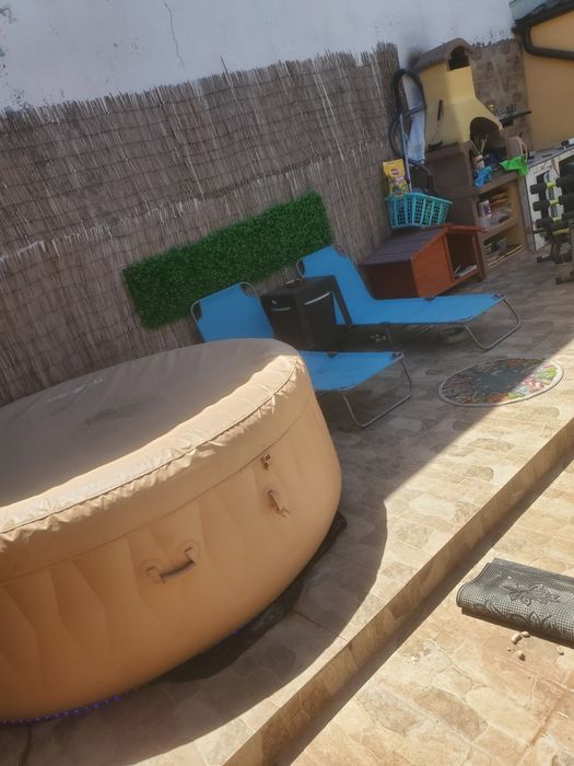 Inchiriez garsoniera la curte 100 lei pe noapte