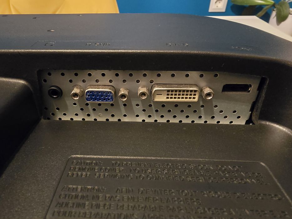 LG ЗD монитор - 23”