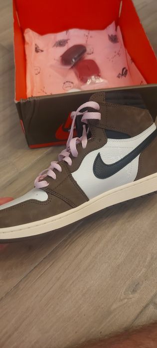 Jordan 1 travis scott full box