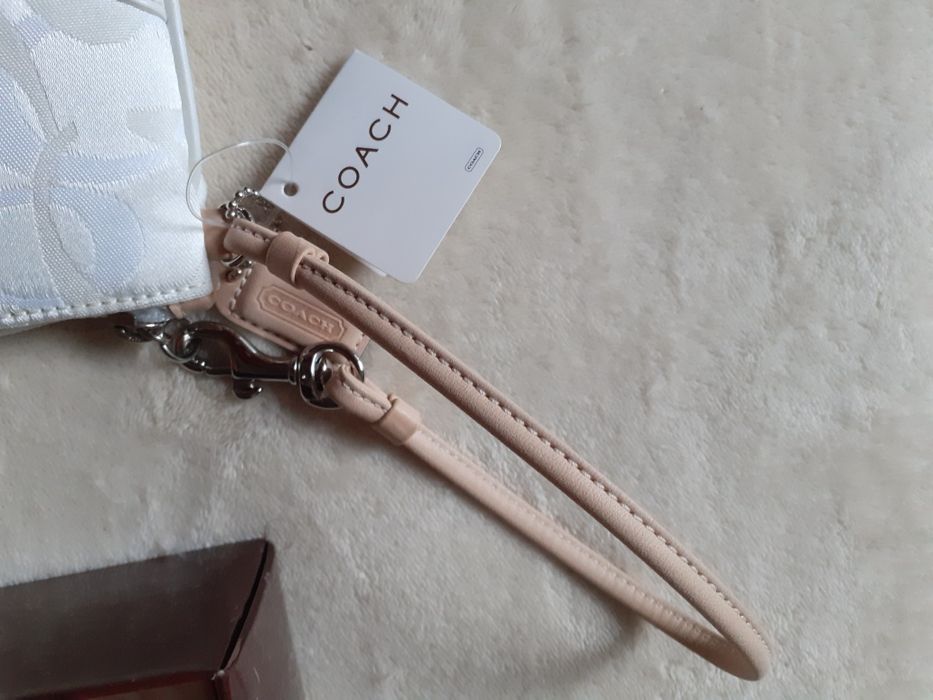 Дамска чантичка за китка Coach