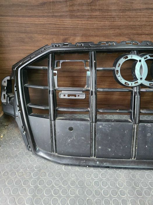 Продаваме оригинална решетка за Audi SQ7 2020г