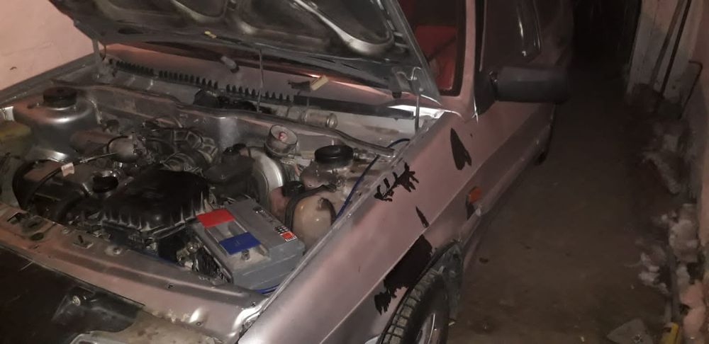 Лада 2115 седан серебристый