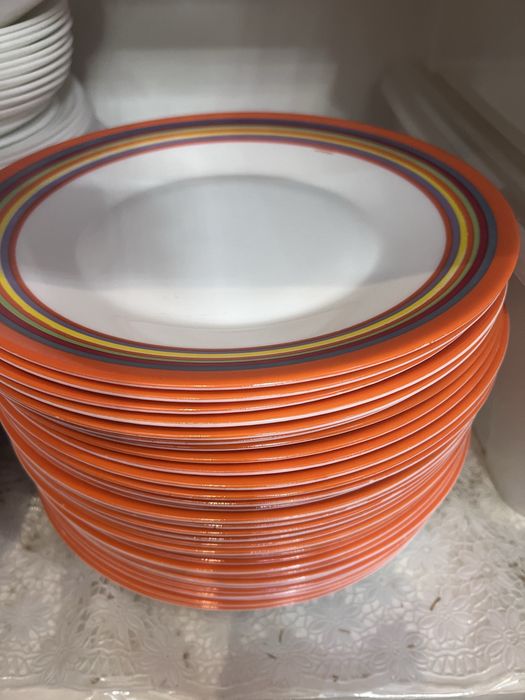 Посуда, подносы инвентарь для кафе