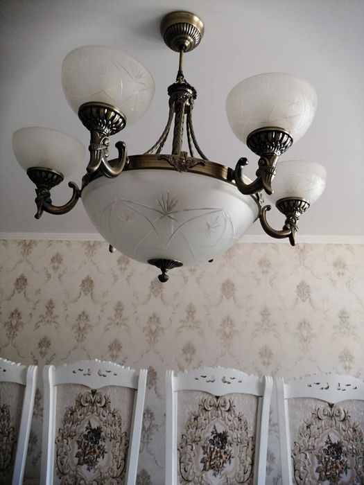 Продается Люстра