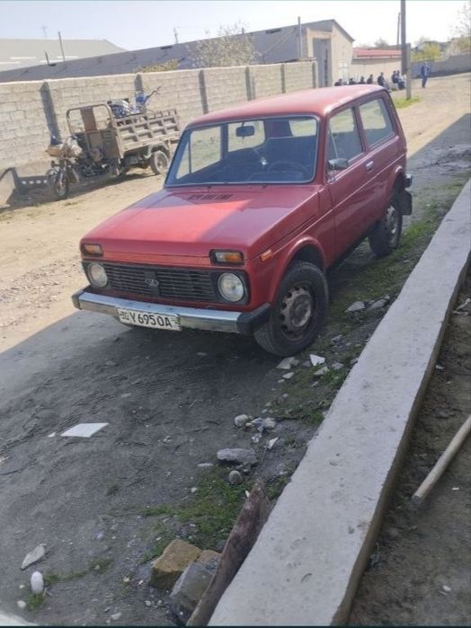 Lada niva 2121 sotiladi holati yaxshi qolgan malumotlar telda