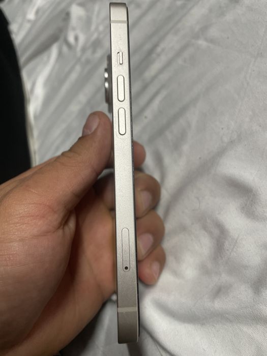 Продаю Айфон 13