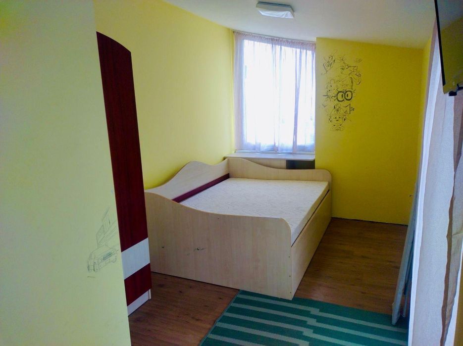 Тристаен, под наем, кв. Сарафово