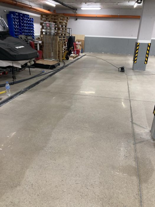 Машинно измиване и импрегниране на шлайфан бетон и каменни настилки