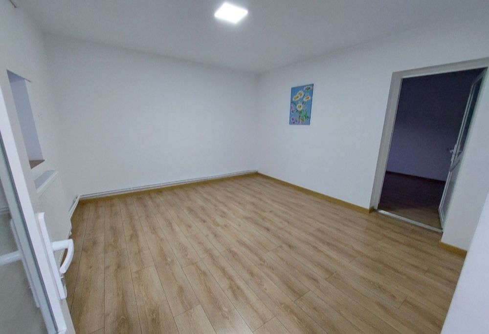 De Închiriat sau de Vânzare CASĂ cu TEREN în Pașcani