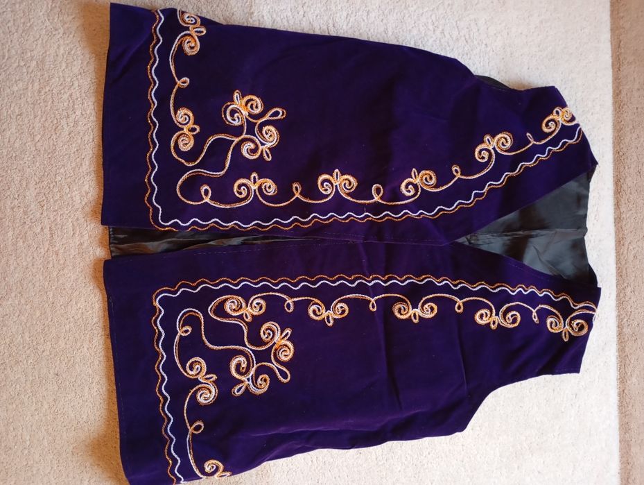 Продам   жилетки