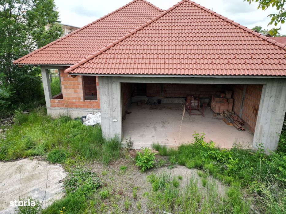 Casă de vânzare 260 mp utili + 1052 mp teren in centrul orasului Covas