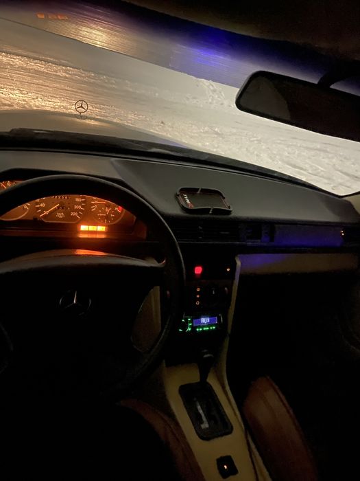 Продам машину Мерс Е 230