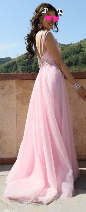 Шикарное вечерное платье