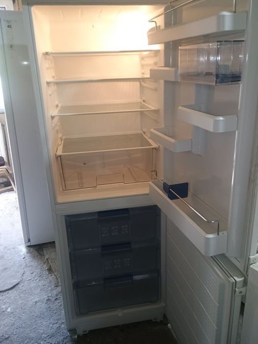 Frigider cu congelator tip combină frigorifică înaltă artic îndesit Whirpool