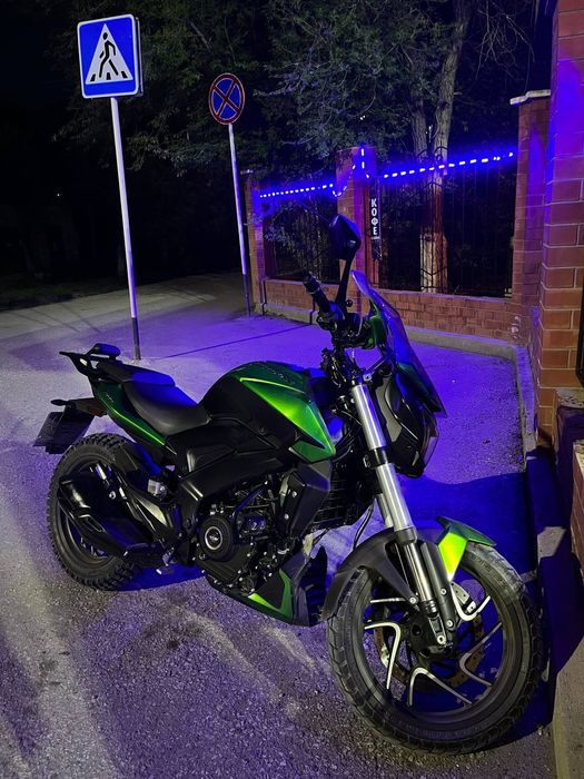 Мотоцикл Bajaj Dominar