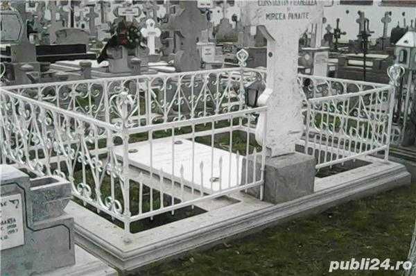 plăci de acoperire, borduri, stâlpișori, vaze și felinare