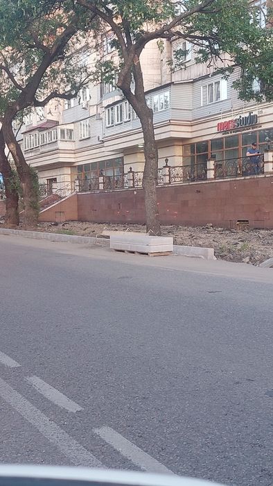 Бордюр гранитный