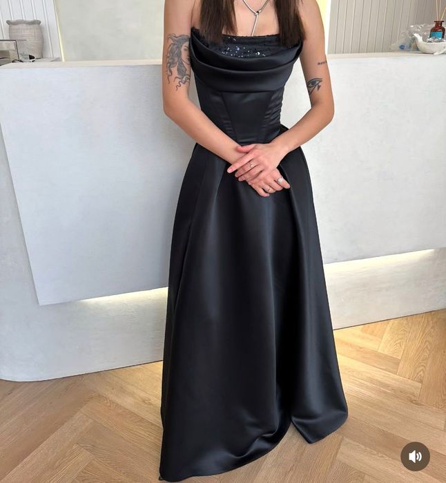 Вечернее платье  черного цвета