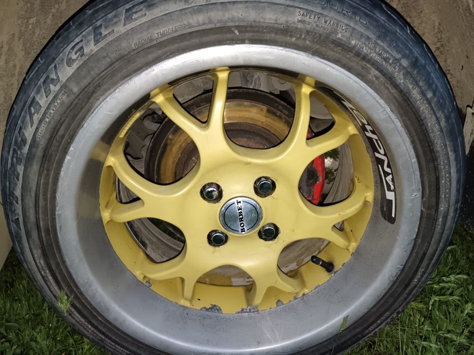 Машина  ВМW на полном ходу пушка