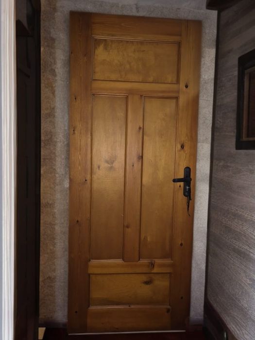 Дверь входная деревянная