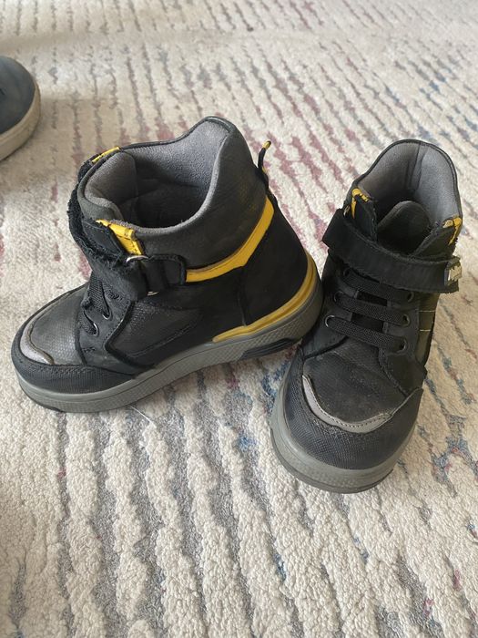 Продам детскую обуь на мальчика