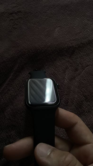 Apple watch SE.