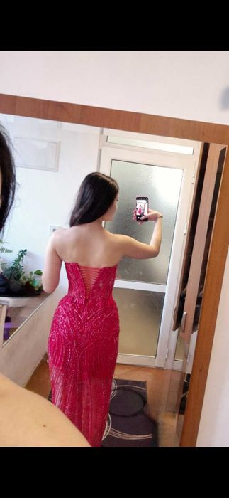 Абитуриентска червена рокля