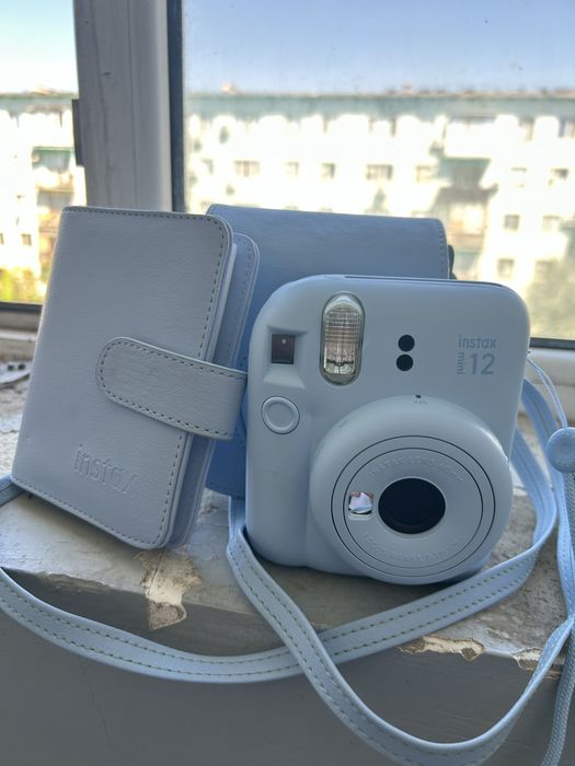 Камера Fujifilm Instax Mini 12