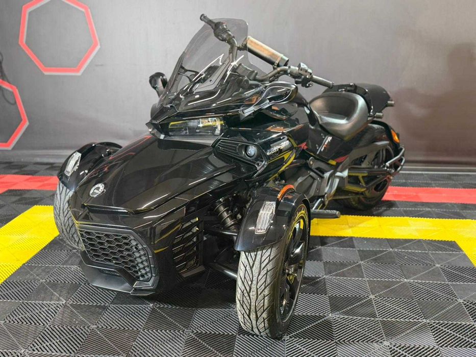 Can am Spyder Bombardire