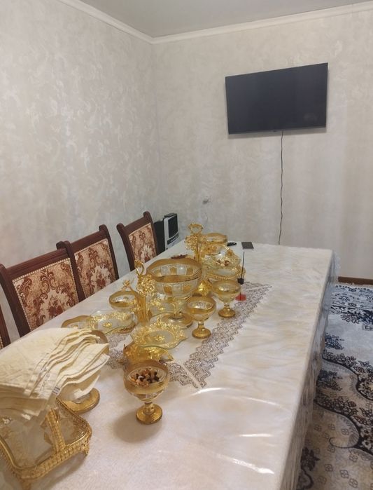 Дом сотилади.Зудлик билан.3 хонали 4 хона килинган.
