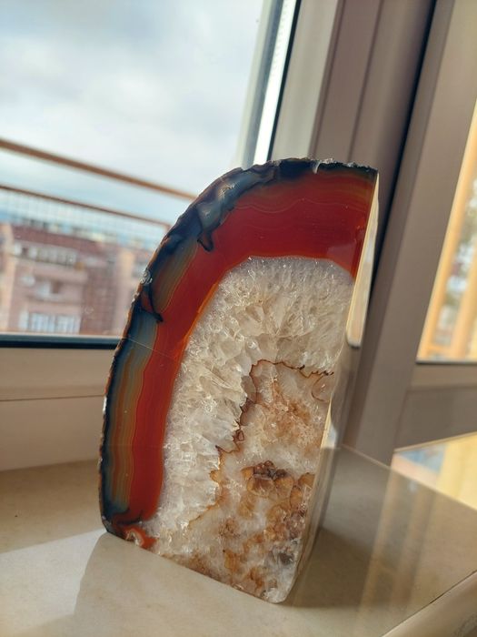 Масивна част от геода - ахат с кварц