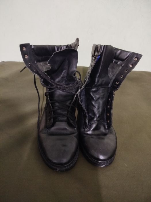 Продам кожаные казачки.