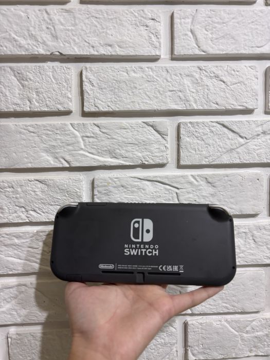 Nintendo Switch Lite продам обмен