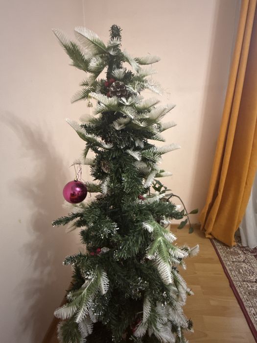 Продам новогоднию елку