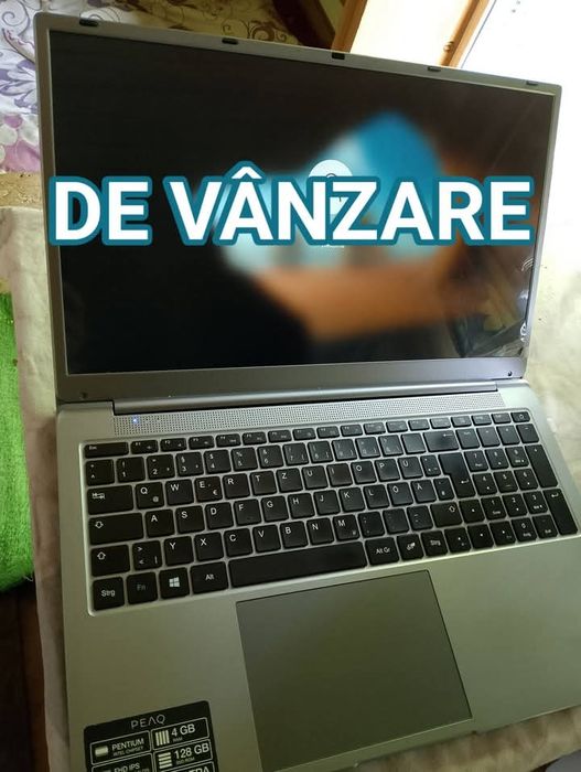 Vând laptop PEAQ