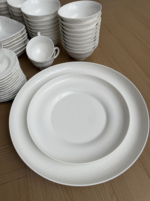 ПРОДАЮ СЕРВИЗ на 12 песон